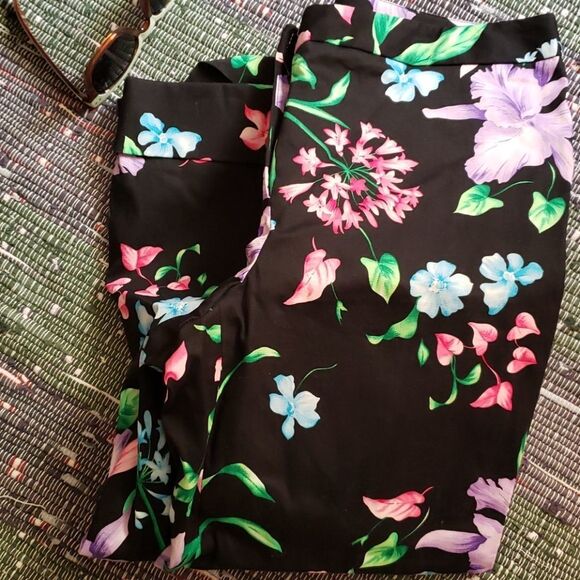 Rafaella Pants - RAFAELLA Petites collection floral capri pants
